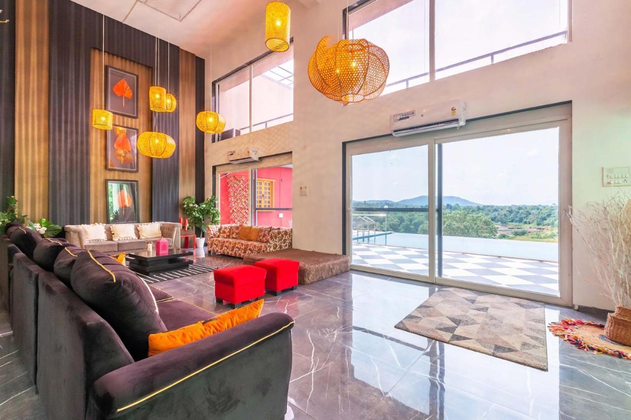 Stayvista'S Vine & Splash - Riverside Villa With An Infinity Pool And Indoor Games Karjat Exteriör bild