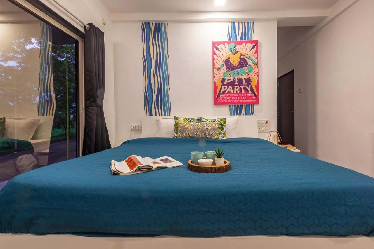 Stayvista'S Vine & Splash - Riverside Villa With An Infinity Pool And Indoor Games Karjat Exteriör bild