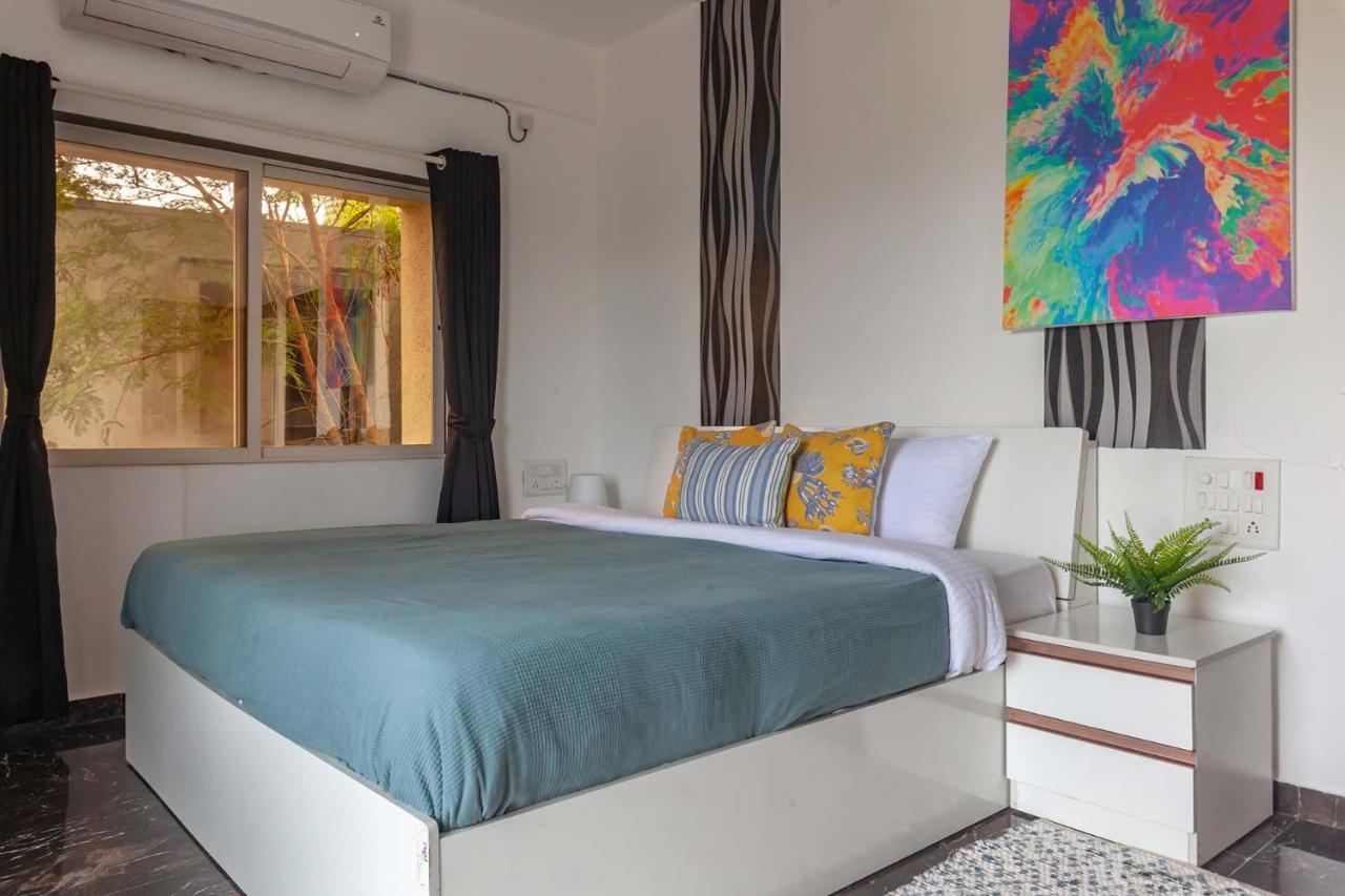 Stayvista'S Vine & Splash - Riverside Villa With An Infinity Pool And Indoor Games Karjat Exteriör bild