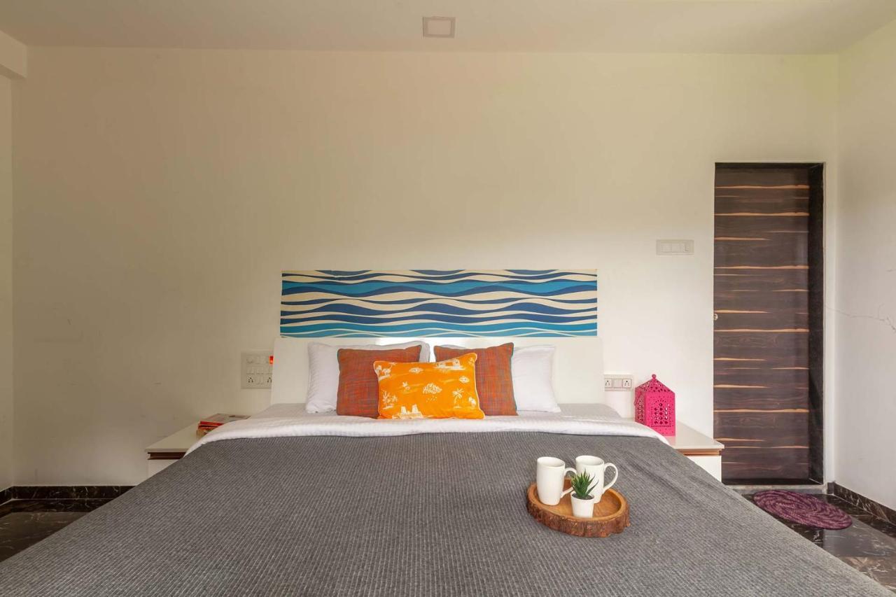 Stayvista'S Vine & Splash - Riverside Villa With An Infinity Pool And Indoor Games Karjat Exteriör bild