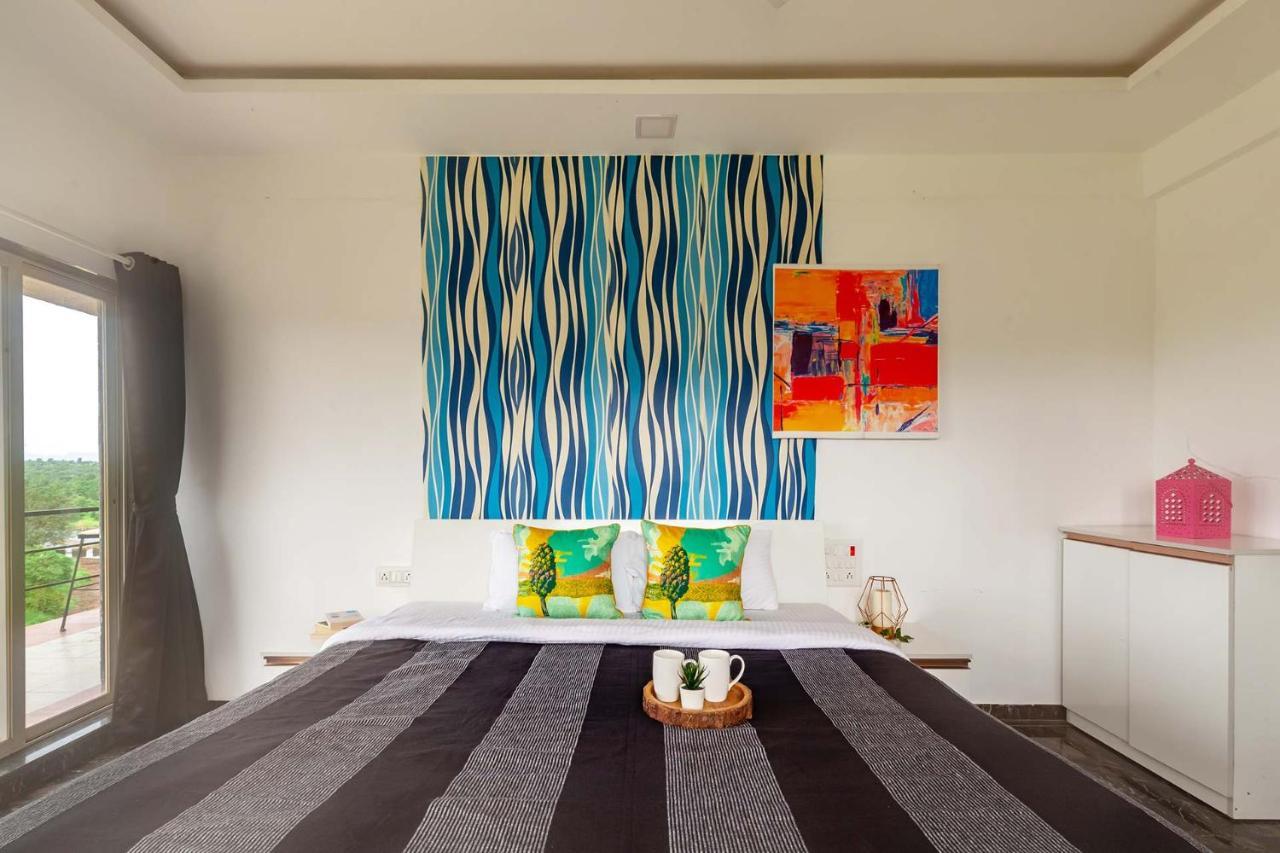 Stayvista'S Vine & Splash - Riverside Villa With An Infinity Pool And Indoor Games Karjat Exteriör bild