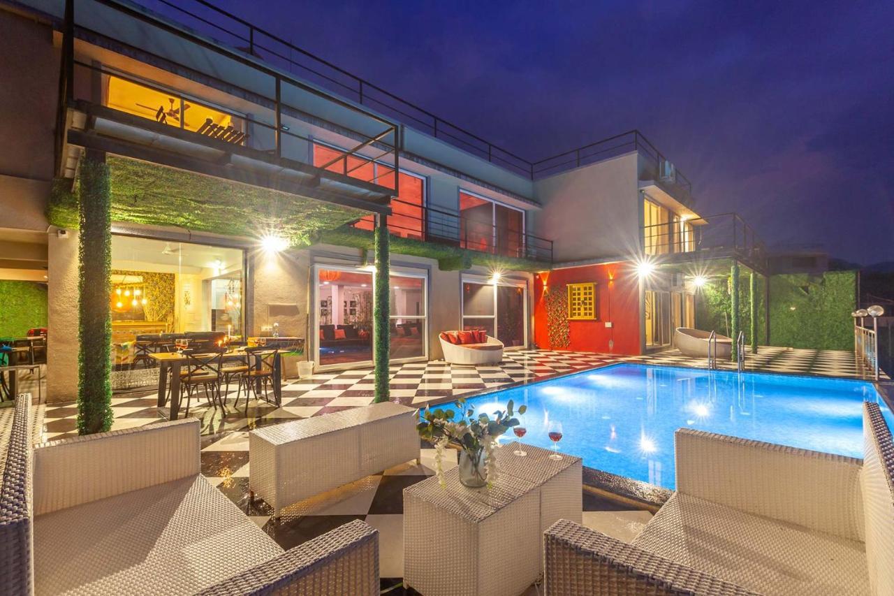 Stayvista'S Vine & Splash - Riverside Villa With An Infinity Pool And Indoor Games Karjat Exteriör bild