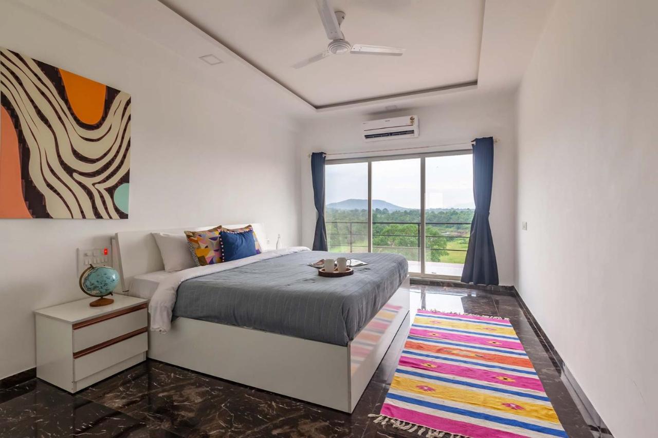 Stayvista'S Vine & Splash - Riverside Villa With An Infinity Pool And Indoor Games Karjat Exteriör bild