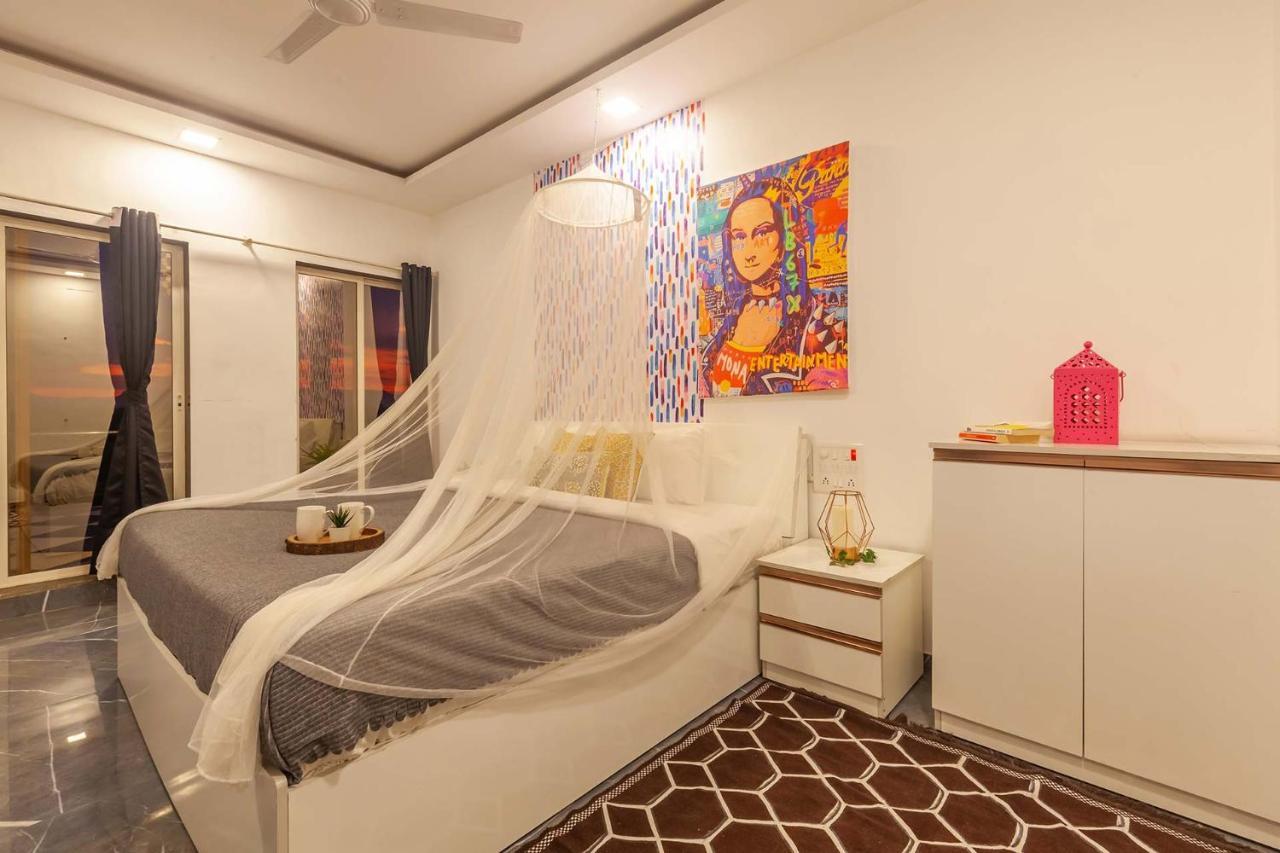 Stayvista'S Vine & Splash - Riverside Villa With An Infinity Pool And Indoor Games Karjat Exteriör bild