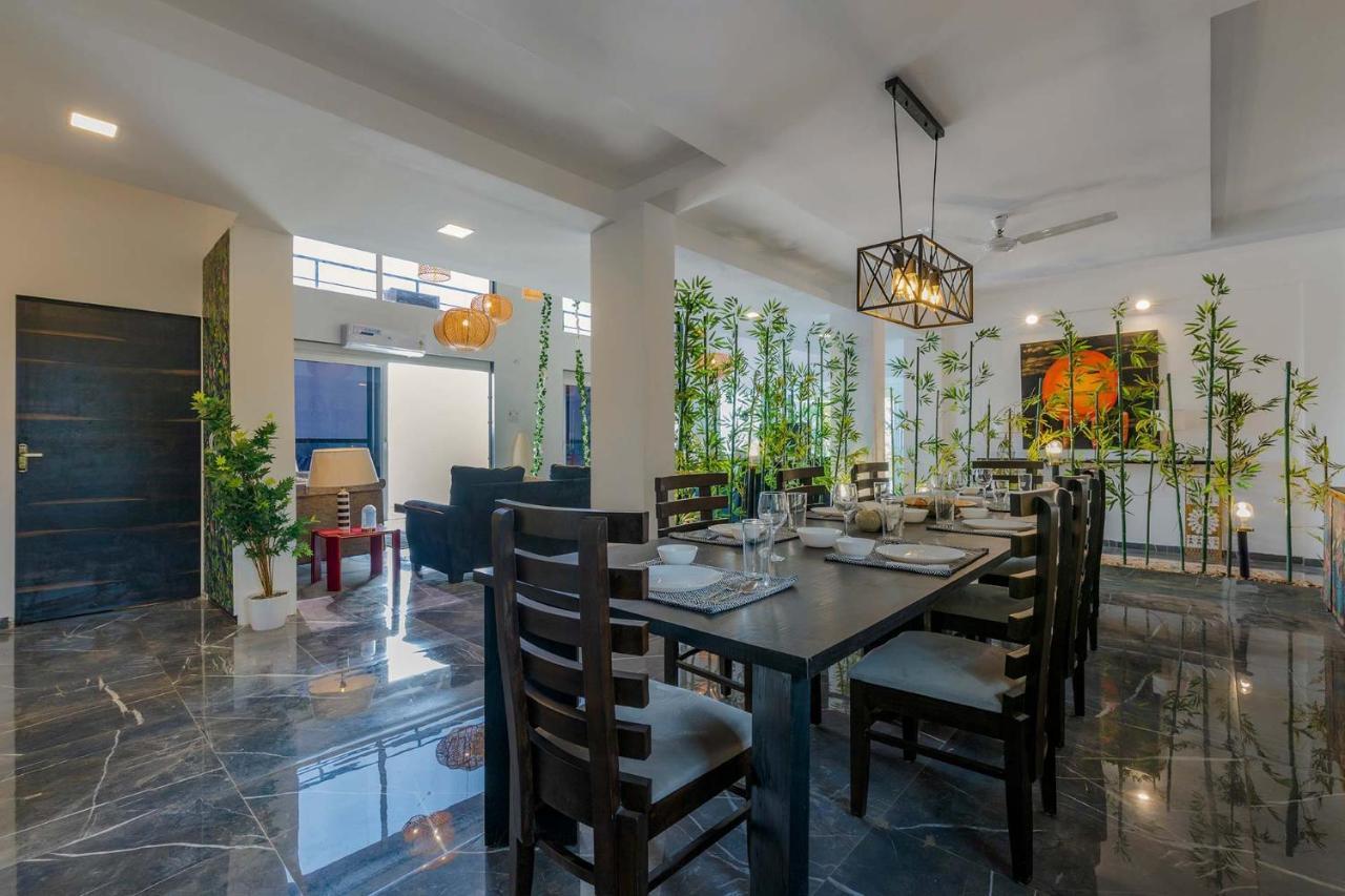 Stayvista'S Vine & Splash - Riverside Villa With An Infinity Pool And Indoor Games Karjat Exteriör bild
