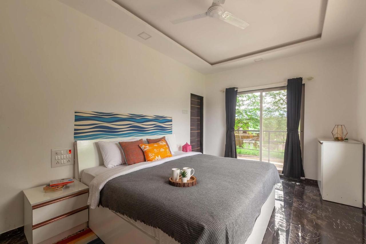Stayvista'S Vine & Splash - Riverside Villa With An Infinity Pool And Indoor Games Karjat Exteriör bild