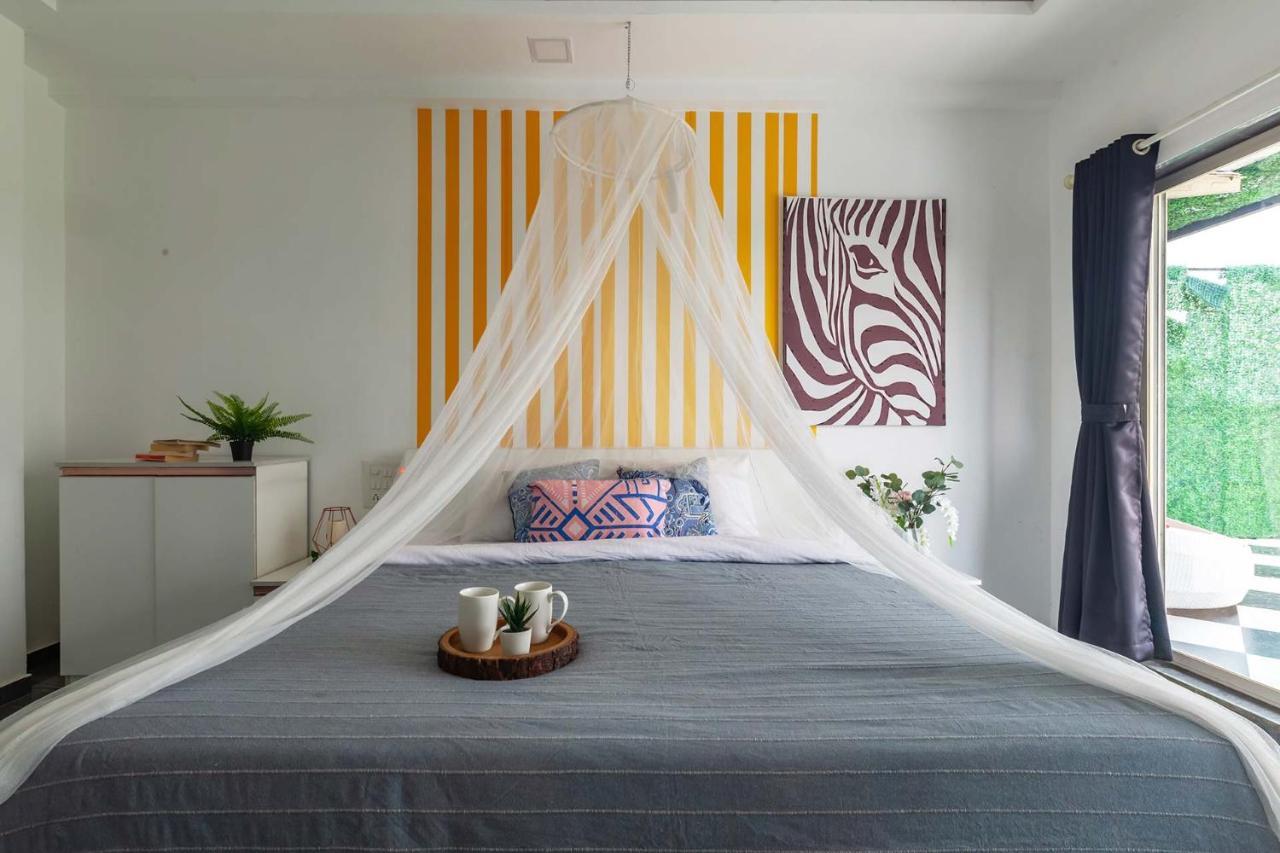 Stayvista'S Vine & Splash - Riverside Villa With An Infinity Pool And Indoor Games Karjat Exteriör bild